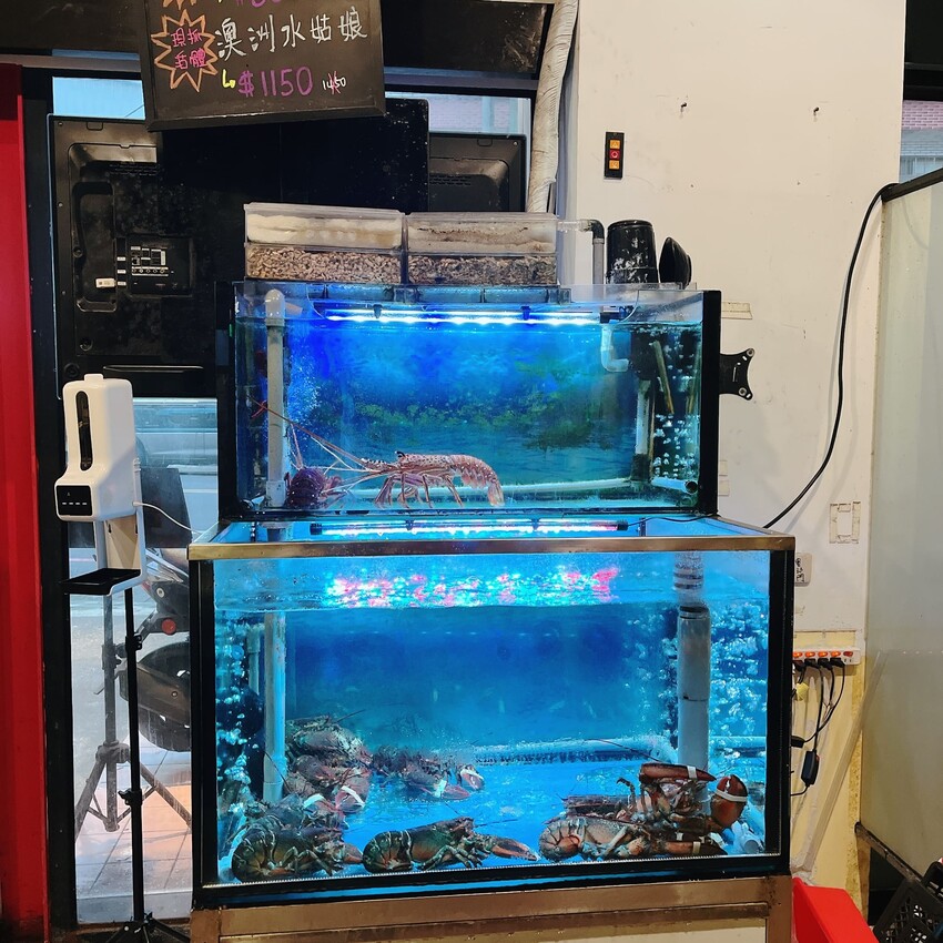 中原夜市火鍋推薦—上官木桶鍋 中壢加盟店，天然食材熬煮而成的湯頭怎麼喝都不會膩