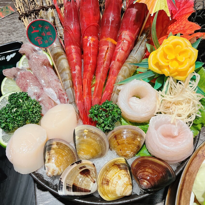 中原夜市火鍋推薦—上官木桶鍋 中壢加盟店，天然食材熬煮而成的湯頭怎麼喝都不會膩