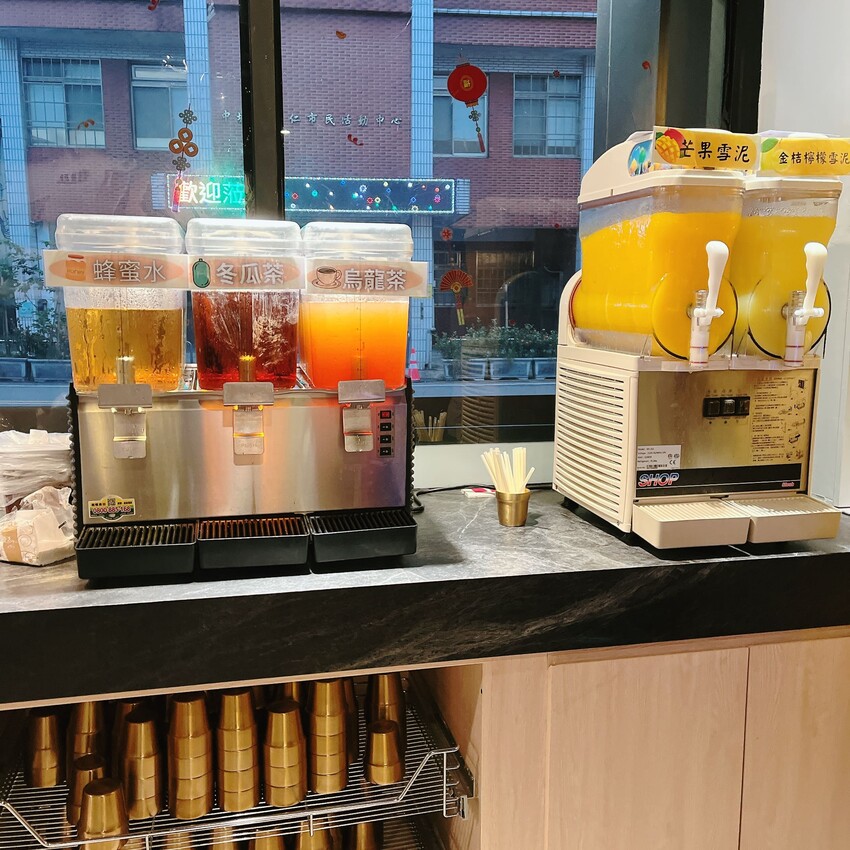 中原夜市火鍋推薦—上官木桶鍋 中壢加盟店，天然食材熬煮而成的湯頭怎麼喝都不會膩