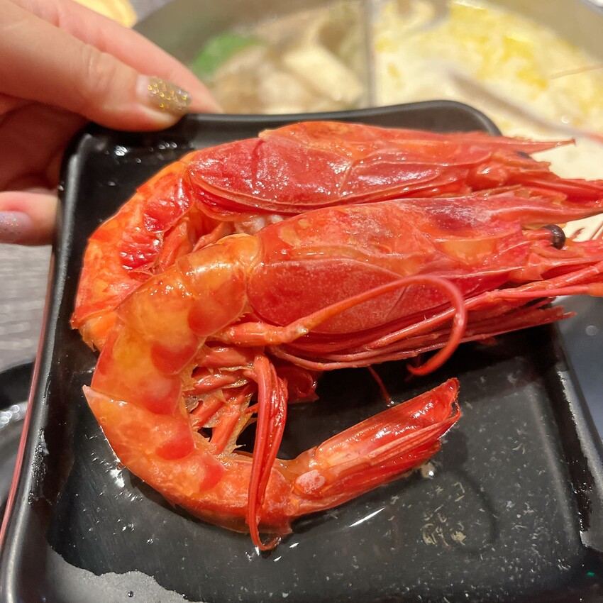 中原夜市火鍋推薦—上官木桶鍋 中壢加盟店，天然食材熬煮而成的湯頭怎麼喝都不會膩