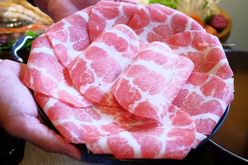 大份量肉盤最便宜只要300元,超高CP值平價涮涮鍋,免費甜點、還附飲料讓你無限喝到撐! @蹦啾♥謝蘿莉 La vie heureuse