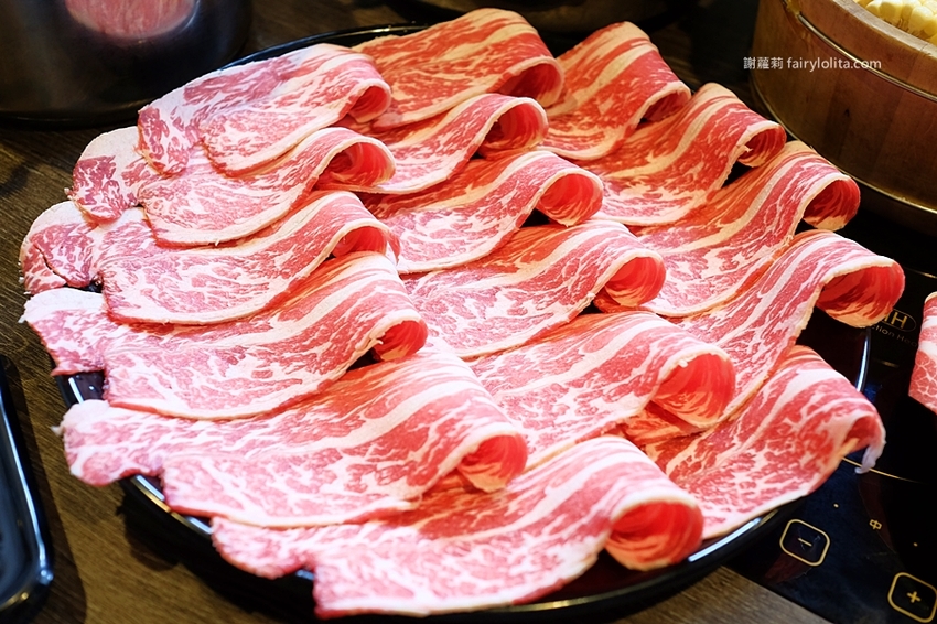 大份量肉盤最便宜只要300元,超高CP值平價涮涮鍋,免費甜點、還附飲料讓你無限喝到撐! @蹦啾♥謝蘿莉 La vie heureuse