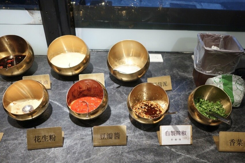 中壢火鍋推薦-上官木桶鍋|頂級海鮮與超好吃和牛霜降肉片,桃園必吃火鍋推薦!