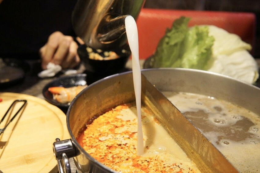 中壢火鍋推薦-上官木桶鍋|頂級海鮮與超好吃和牛霜降肉片,桃園必吃火鍋推薦!