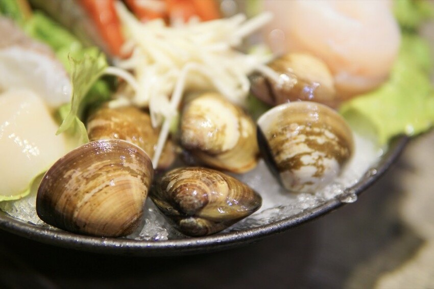 中壢火鍋推薦-上官木桶鍋|頂級海鮮與超好吃和牛霜降肉片,桃園必吃火鍋推薦!