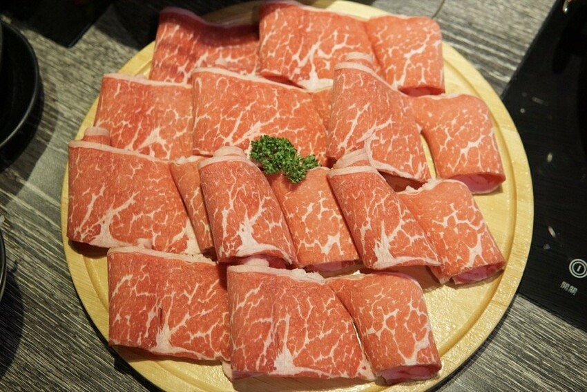 中壢火鍋推薦-上官木桶鍋|頂級海鮮與超好吃和牛霜降肉片,桃園必吃火鍋推薦!