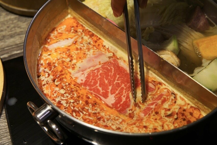 中壢火鍋推薦-上官木桶鍋|頂級海鮮與超好吃和牛霜降肉片,桃園必吃火鍋推薦!