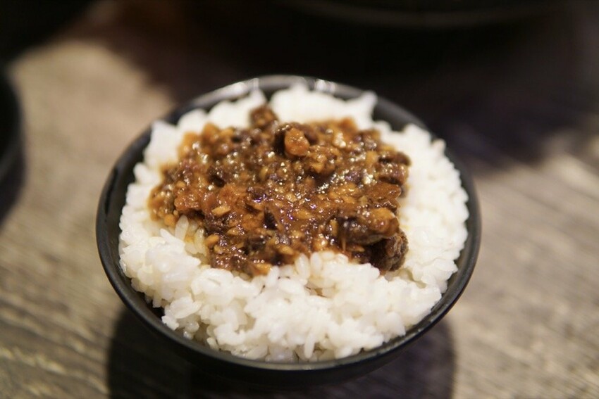 中壢火鍋推薦-上官木桶鍋|頂級海鮮與超好吃和牛霜降肉片,桃園必吃火鍋推薦!