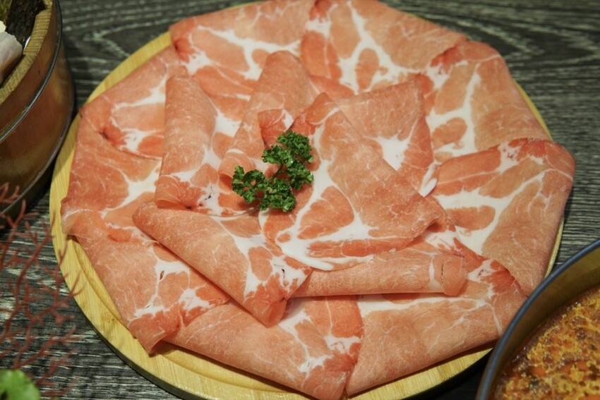 中壢火鍋推薦-上官木桶鍋|頂級海鮮與超好吃和牛霜降肉片,桃園必吃火鍋推薦!