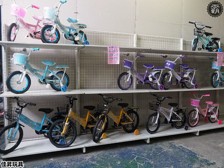 台中300坪大型玩具批發清倉4.8折，佳昇玩具生活百貨，衛生紙、義美小泡芙整箱扛著走～