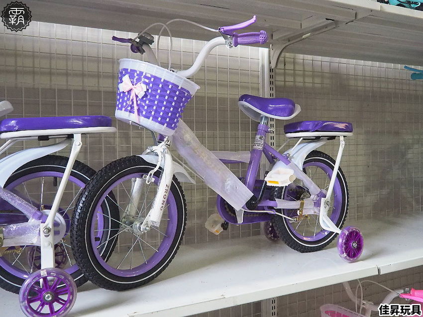 台中300坪大型玩具批發清倉4.8折，佳昇玩具生活百貨，衛生紙、義美小泡芙整箱扛著走～