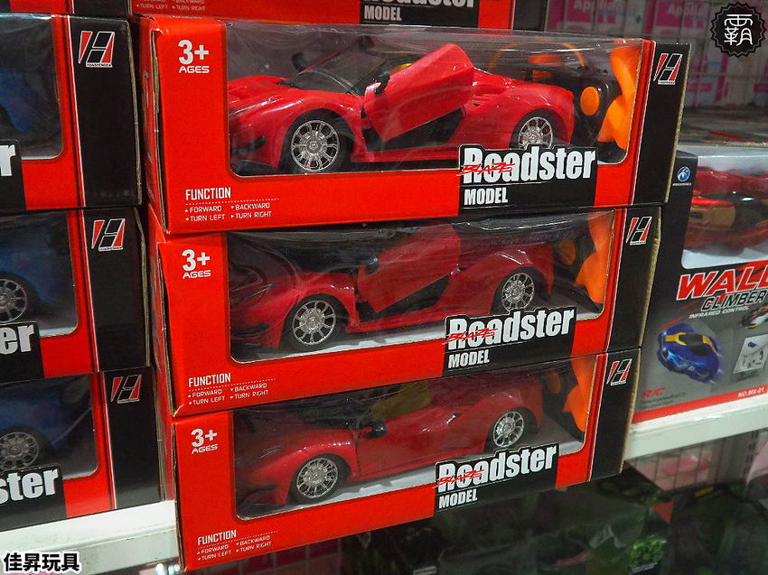 台中300坪大型玩具批發清倉4.8折，佳昇玩具生活百貨，衛生紙、義美小泡芙整箱扛著走～