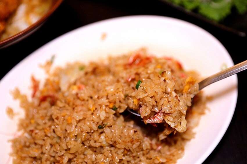 老牌平價台式日本料理!經濟實惠 現點現做熱炒下酒小吃|築也日本料理-益民二店(台中大里美食)