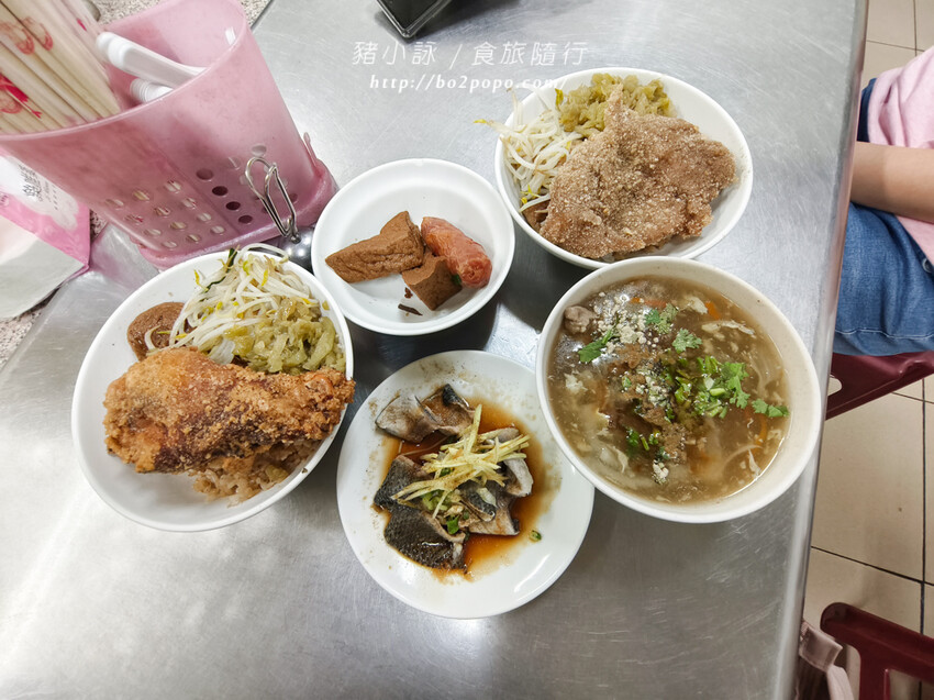 台南。歸仁》蒜頭飯。長榮大學周邊在地古早味美食(近台南高鐵)