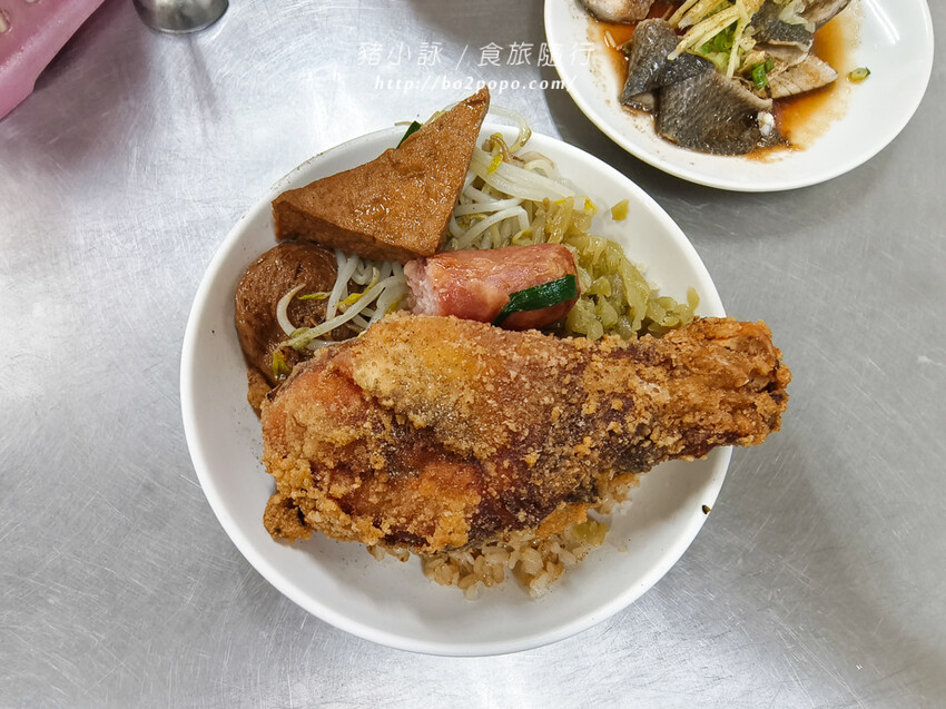 台南。歸仁》蒜頭飯。長榮大學周邊在地古早味美食(近台南高鐵)