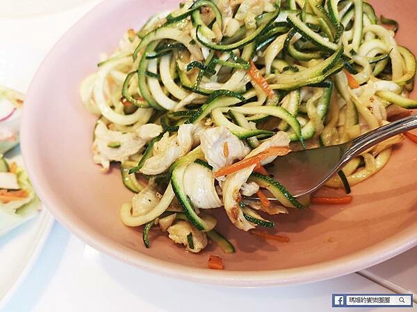 台北市信義區台北市府站泰式料理推薦【Lady nara創意泰式新料理餐廳-台北統一時代店】泰式網美餐廳