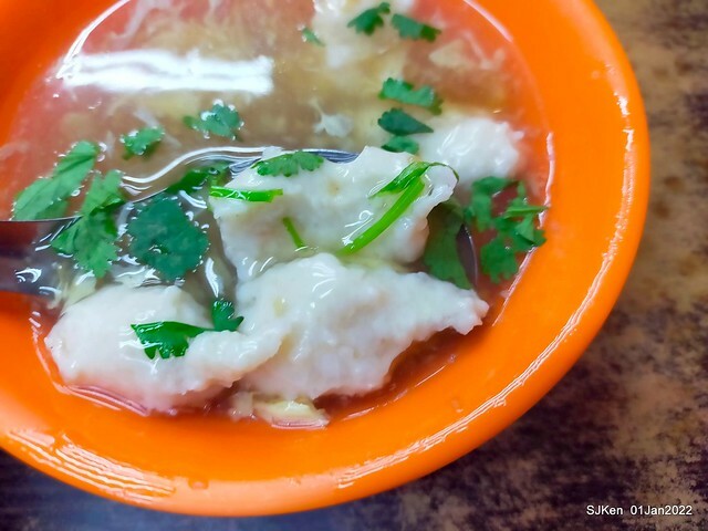 「金仙魚丸店」(石牌店) (Braised Duck Egg, Shrimp Roll Rice & Shrimp soup, Taiwanese dishes store), Taipei, Taiwan, Jan 1, 2022.