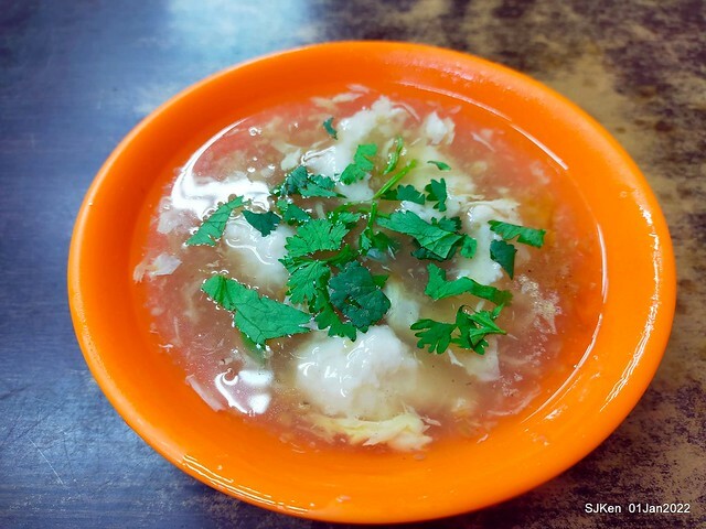 「金仙魚丸店」(石牌店) (Braised Duck Egg, Shrimp Roll Rice & Shrimp soup, Taiwanese dishes store), Taipei, Taiwan, Jan 1, 2022.