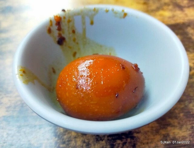 「金仙魚丸店」(石牌店) (Braised Duck Egg, Shrimp Roll Rice & Shrimp soup, Taiwanese dishes store), Taipei, Taiwan, Jan 1, 2022.