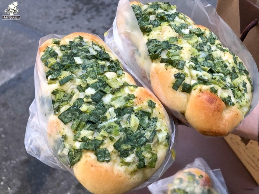 蔥阿！蔥阿！蔥阿！滿滿的蔥花麵包，療癒美味的台式蔥仔胖 ｜東暘烘焙屋 - 跟著尼力吃喝玩樂＆親子生活