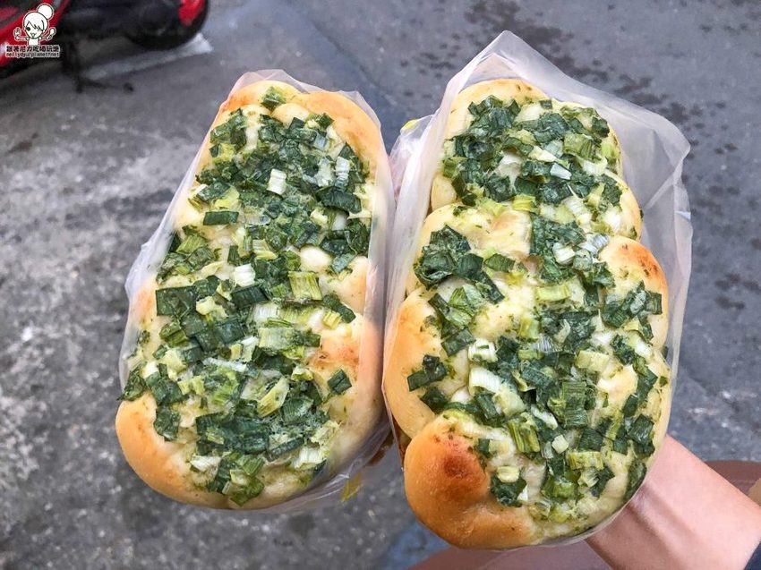 蔥阿！蔥阿！蔥阿！滿滿的蔥花麵包，療癒美味的台式蔥仔胖 ｜東暘烘焙屋 - 跟著尼力吃喝玩樂＆親子生活