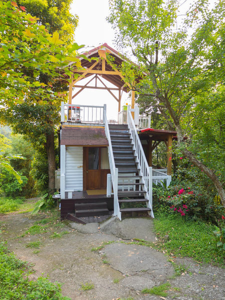 螢光閃耀＆浪漫花語～今年春天，最高CP值：賞螢賞桐好去處！！三義石濤園，螢火蟲民宿～假日約會，家族聚會首選！！