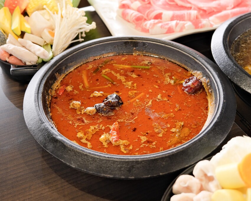 【台北火鍋推薦】超人氣排隊名店~台灣火鍋第一品牌-肉多多台北重慶店~豐富自助吧無限吃到飽~台北車站火鍋吃到飽~