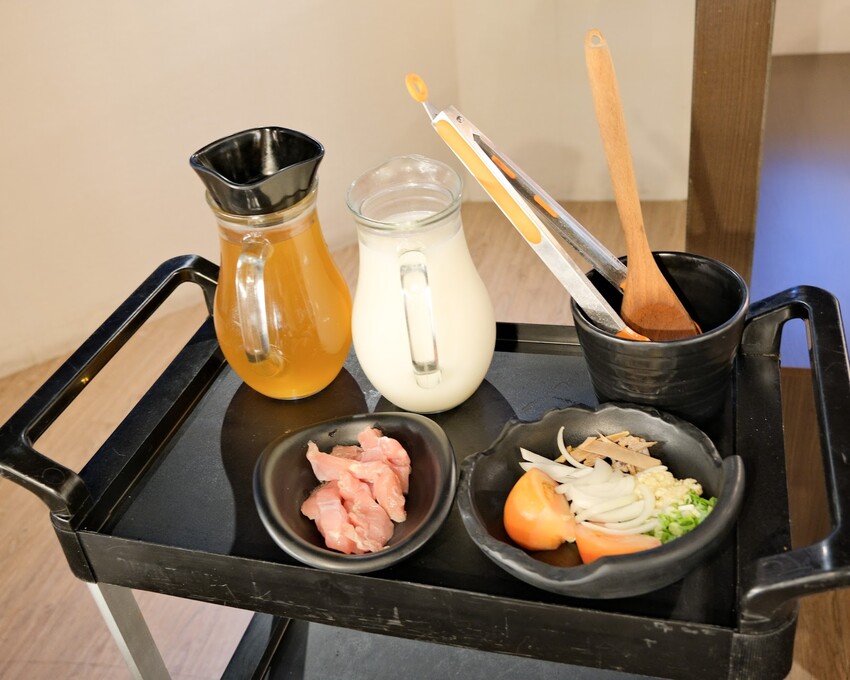 【台北火鍋推薦】超人氣排隊名店~台灣火鍋第一品牌-肉多多台北重慶店~豐富自助吧無限吃到飽~台北車站火鍋吃到飽~