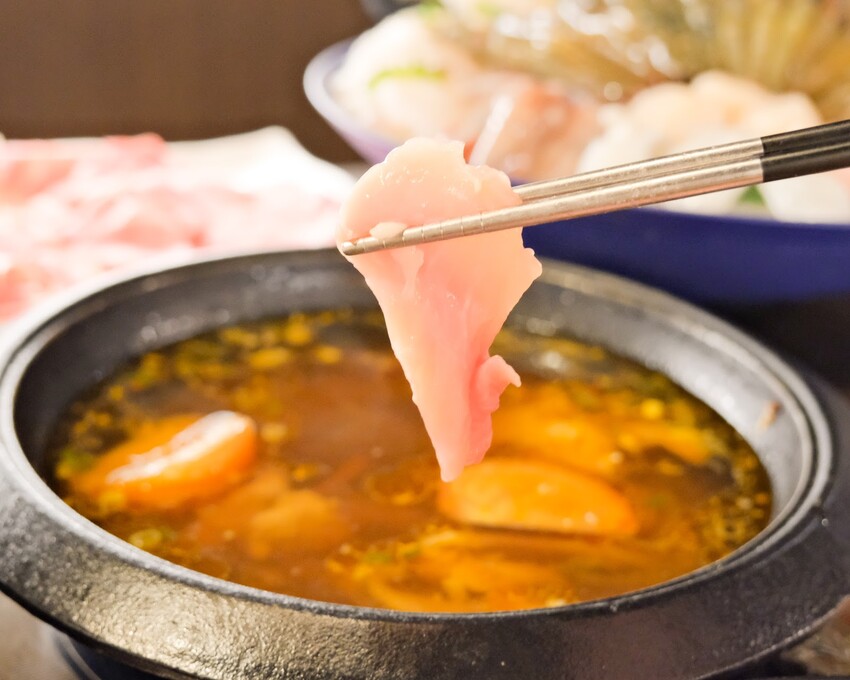 【台北火鍋推薦】超人氣排隊名店~台灣火鍋第一品牌-肉多多台北重慶店~豐富自助吧無限吃到飽~台北車站火鍋吃到飽~