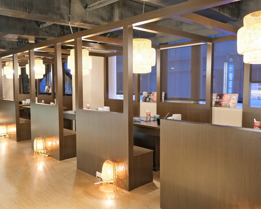 【台北火鍋推薦】超人氣排隊名店~台灣火鍋第一品牌-肉多多台北重慶店~豐富自助吧無限吃到飽~台北車站火鍋吃到飽~