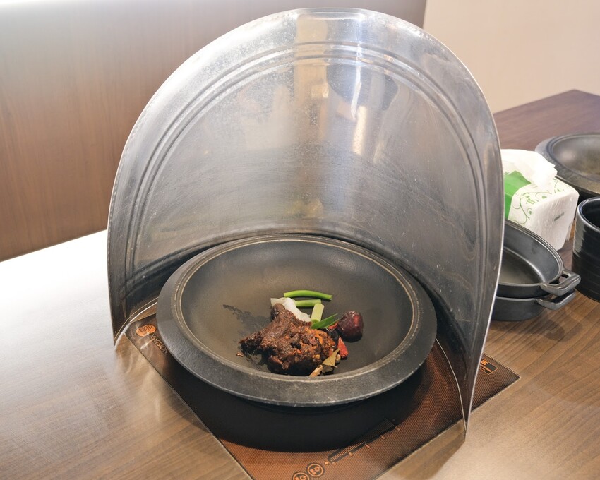 【台北火鍋推薦】超人氣排隊名店~台灣火鍋第一品牌-肉多多台北重慶店~豐富自助吧無限吃到飽~台北車站火鍋吃到飽~