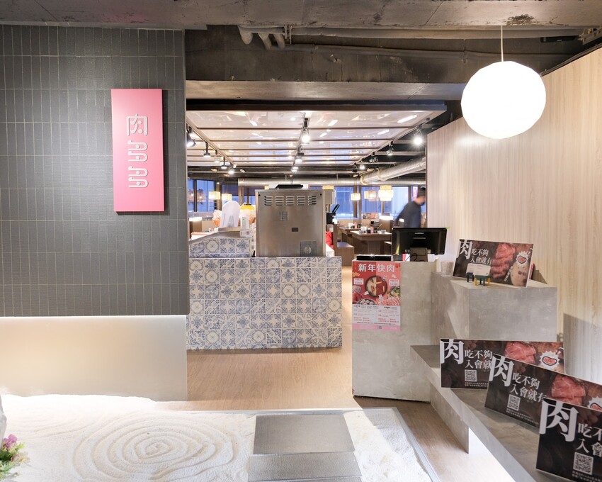 【台北火鍋推薦】超人氣排隊名店~台灣火鍋第一品牌-肉多多台北重慶店~豐富自助吧無限吃到飽~台北車站火鍋吃到飽~