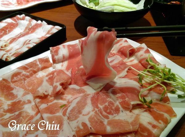 肉多多火鍋 你打卡我送肉 究愛小鮮肉套餐