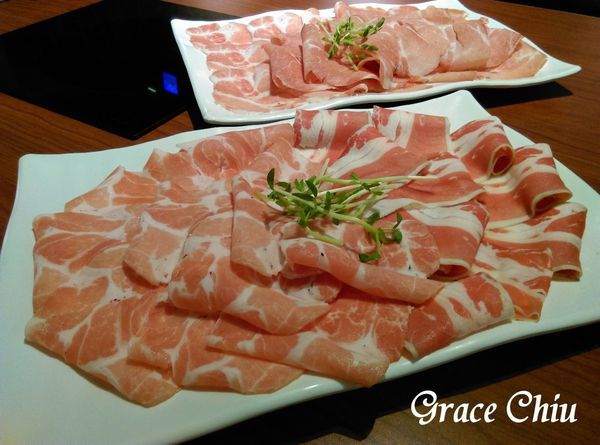 肉多多火鍋 你打卡我送肉 究愛小鮮肉套餐