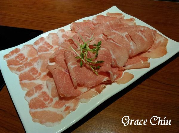 肉多多火鍋 你打卡我送肉 究愛小鮮肉套餐