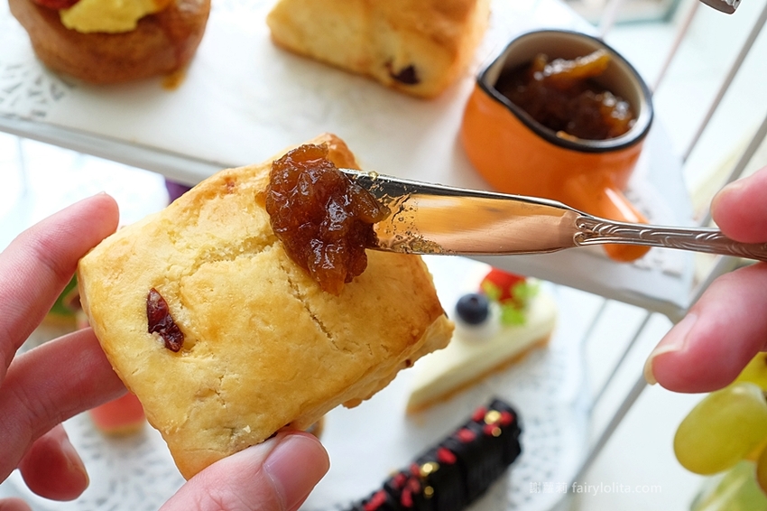 台北甜點 | Engolili 英格莉莉。全新英式華麗下午茶，鳥籠三層架、狂野豹紋厚鬆餅，近期最狂網美打卡地標！ @蹦啾♥謝蘿莉 La vie heureuse