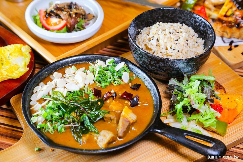 台南私廚味的異國風早午餐「旅圖MAP LAB Kitchen 無國界早午餐」還有生酮特餐、低碳特餐好健康! - 台南好Food遊