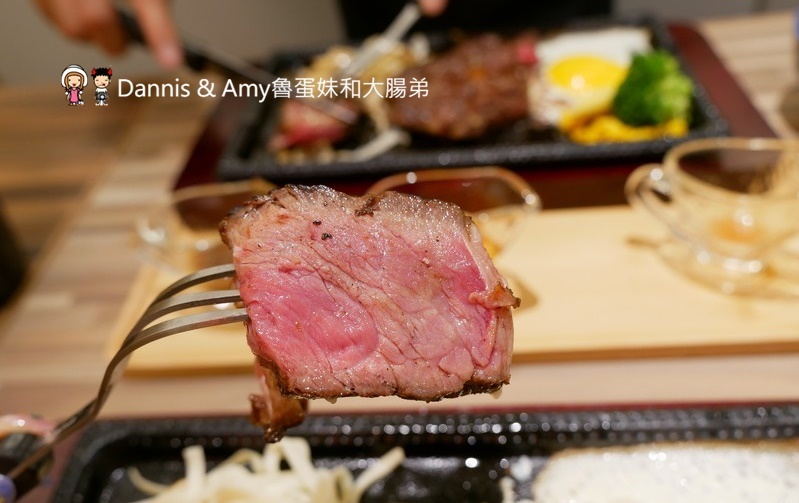  《新竹巨城7樓新開幕餐廳》鉄火牛排。樂軒和牛旗下平價牛排。和牛咖哩飯吃到飽、木桶豆花、飲料免費無限續！。巨城獨家限定 1.5 公斤『四人極炙戰斧牛排』︱影片