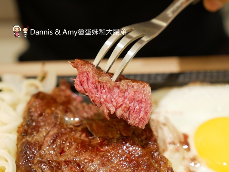  《新竹巨城7樓新開幕餐廳》鉄火牛排。樂軒和牛旗下平價牛排。和牛咖哩飯吃到飽、木桶豆花、飲料免費無限續！。巨城獨家限定 1.5 公斤『四人極炙戰斧牛排』︱影片