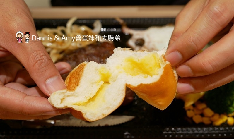  《新竹巨城7樓新開幕餐廳》鉄火牛排。樂軒和牛旗下平價牛排。和牛咖哩飯吃到飽、木桶豆花、飲料免費無限續！。巨城獨家限定 1.5 公斤『四人極炙戰斧牛排』︱影片