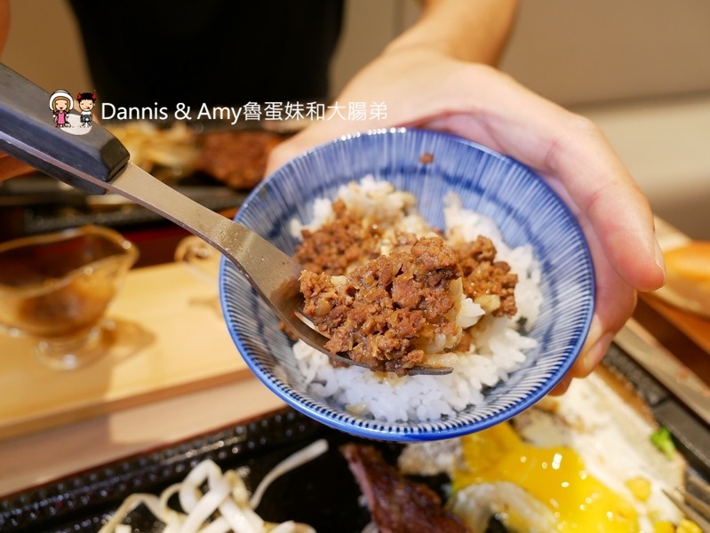  《新竹巨城7樓新開幕餐廳》鉄火牛排。樂軒和牛旗下平價牛排。和牛咖哩飯吃到飽、木桶豆花、飲料免費無限續！。巨城獨家限定 1.5 公斤『四人極炙戰斧牛排』︱影片