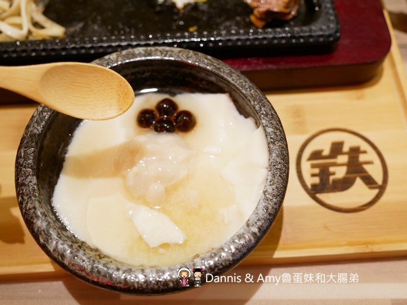  《新竹巨城7樓新開幕餐廳》鉄火牛排。樂軒和牛旗下平價牛排。和牛咖哩飯吃到飽、木桶豆花、飲料免費無限續！。巨城獨家限定 1.5 公斤『四人極炙戰斧牛排』︱影片