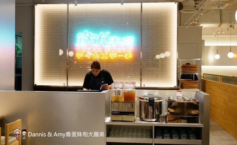  《新竹巨城7樓新開幕餐廳》鉄火牛排。樂軒和牛旗下平價牛排。和牛咖哩飯吃到飽、木桶豆花、飲料免費無限續！。巨城獨家限定 1.5 公斤『四人極炙戰斧牛排』︱影片