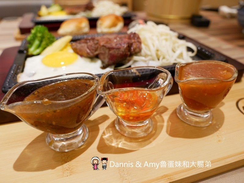  《新竹巨城7樓新開幕餐廳》鉄火牛排。樂軒和牛旗下平價牛排。和牛咖哩飯吃到飽、木桶豆花、飲料免費無限續！。巨城獨家限定 1.5 公斤『四人極炙戰斧牛排』︱影片