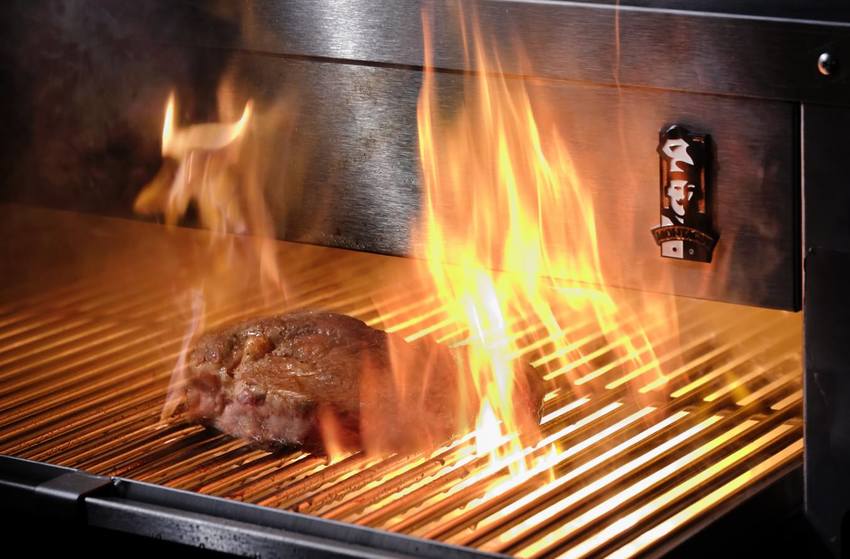 鉄火牛排新竹巨城店正式開幕!巨城獨家推出超狂重量級1.5公斤戰斧牛排!