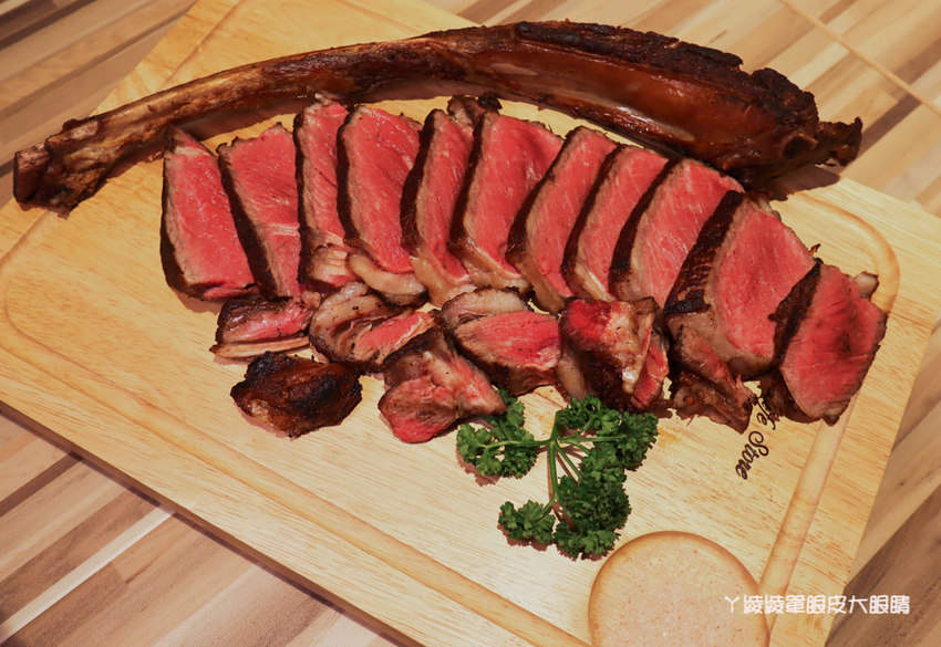 鉄火牛排新竹巨城店正式開幕!巨城獨家推出超狂重量級1.5公斤戰斧牛排!