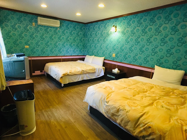 [苗栗住宿] 蓬萊生態農場仙山民宿｜南庄世外桃源，山林間的獨棟小木屋，身處雲霧繚繞中的油桐花與螢火蟲仿若仙境！