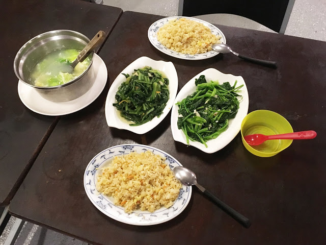 [苗栗住宿] 蓬萊生態農場仙山民宿｜南庄世外桃源，山林間的獨棟小木屋，身處雲霧繚繞中的油桐花與螢火蟲仿若仙境！