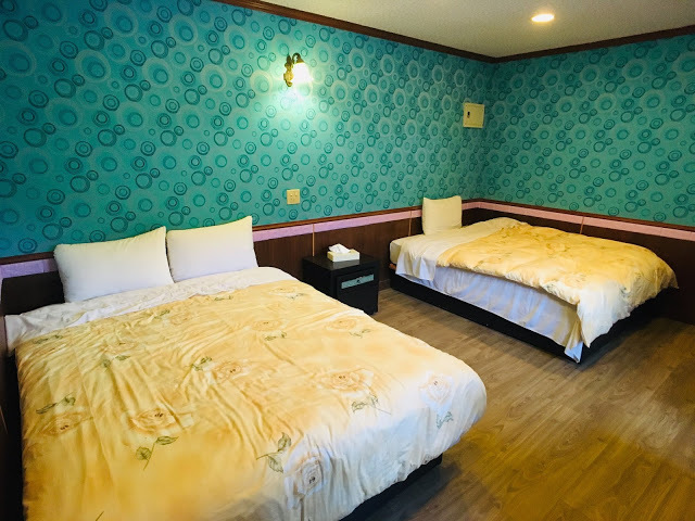 [苗栗住宿] 蓬萊生態農場仙山民宿｜南庄世外桃源，山林間的獨棟小木屋，身處雲霧繚繞中的油桐花與螢火蟲仿若仙境！