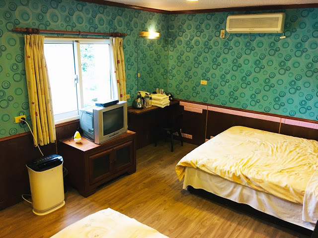 [苗栗住宿] 蓬萊生態農場仙山民宿｜南庄世外桃源，山林間的獨棟小木屋，身處雲霧繚繞中的油桐花與螢火蟲仿若仙境！